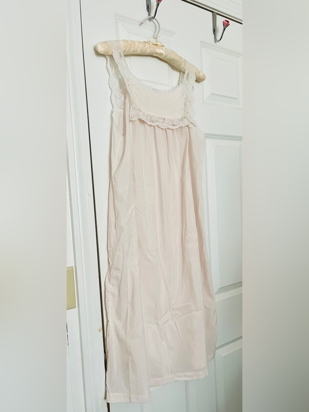 Vintage Barbizon Lace-Trim Women's Slip Dress Nightgown in Light Pink